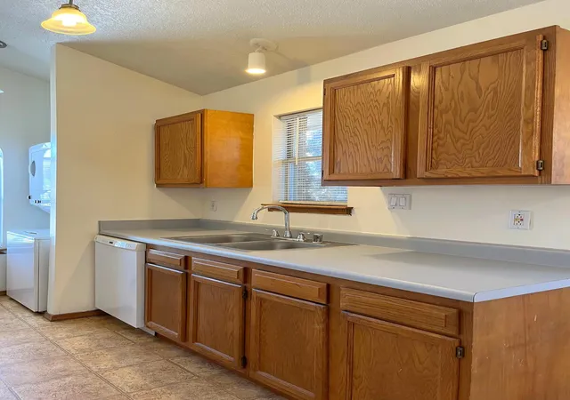 Photo 3 of Townhouse for sale at 5216 Chuckwagon Trl Nw, Albuquerque, NM 87120 | MLS# 1109874 | Listing updated on 2026-08-27