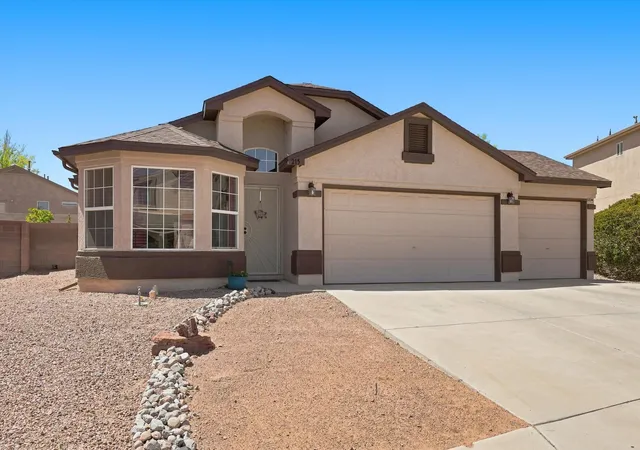 Photo 3 of Sale Pending at 215 Boot Hill Loop Sw, Los Lunas, NM 87031 | MLS# 1109938 | Listing updated on 2026-09-01