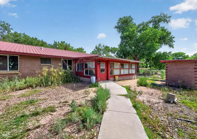 Photo 3 of Single family home for sale at 11 Jean Ln, Peralta, NM 87042 | MLS# 1109949 | Listing updated on 2026-08-28