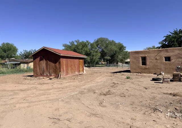 Photo 2 of Sale Pending at 1112 Landon Dr Sw, Albuquerque, NM 87105 | MLS# 1109968 | Listing updated on 2026-09-01