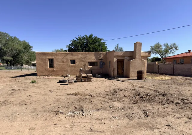 Photo 2 of Sale Pending at 1112 Landon Dr Sw, Albuquerque, NM 87105 | MLS# 1109968 | Listing updated on 2026-09-01
