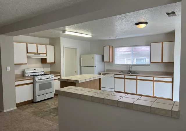 4th image of 8424 Casa Morena Ct Nw, Albuquerque, NM 87120 | MLS# 1110000