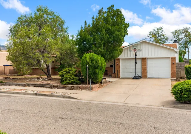 Photo 2 of Single family home for sale at 9012 Lagrima De Oro Rd Ne, Albuquerque, NM 87111 | MLS# 1110007 | Listing updated on 2026-09-01
