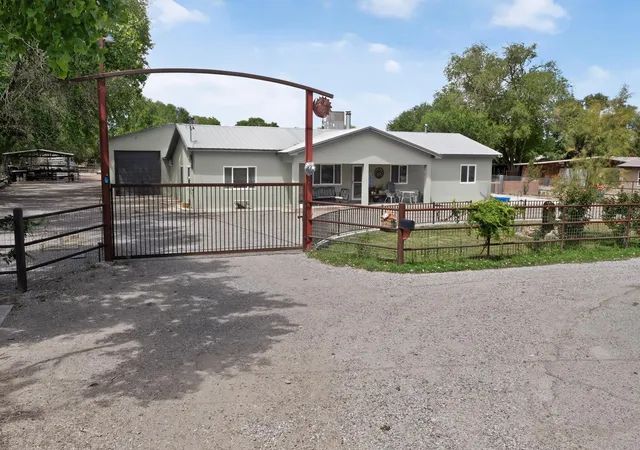 5th image of 6015 Hubbell Cir Sw, Albuquerque, NM 87105 | MLS# 1110010