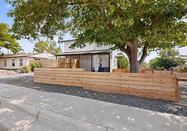 Photo 2 of House for sale at 622 Jefferson St Ne, Albuquerque, NM 87110 | MLS# 1110082 | Listing updated on 2026-08-30