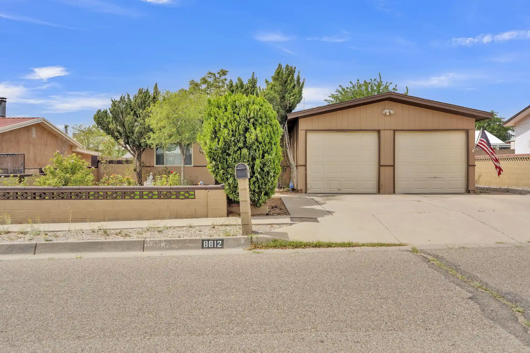 Photo 1 of Sale Pending at 8812 Robby Ave Sw, Albuquerque, NM 87121 | MLS# 1110268 | Listing updated on 2026-10-21