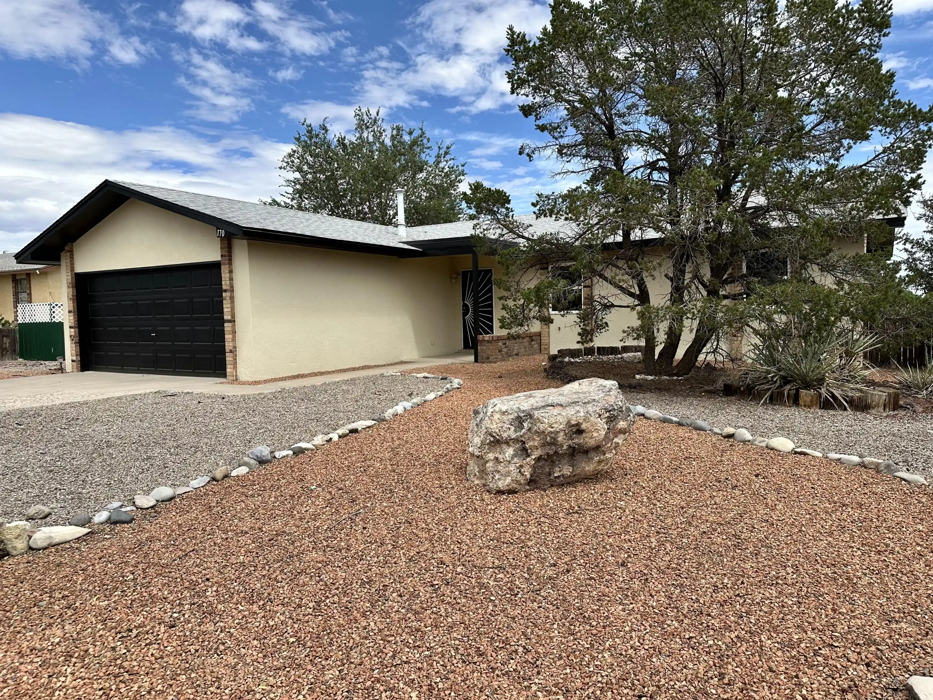 Photo 1 of Sale Pending at 170 Tarpon Ave Se, Rio Rancho, NM 87124 | MLS# 1110749 | Listing updated on 2026-10-21