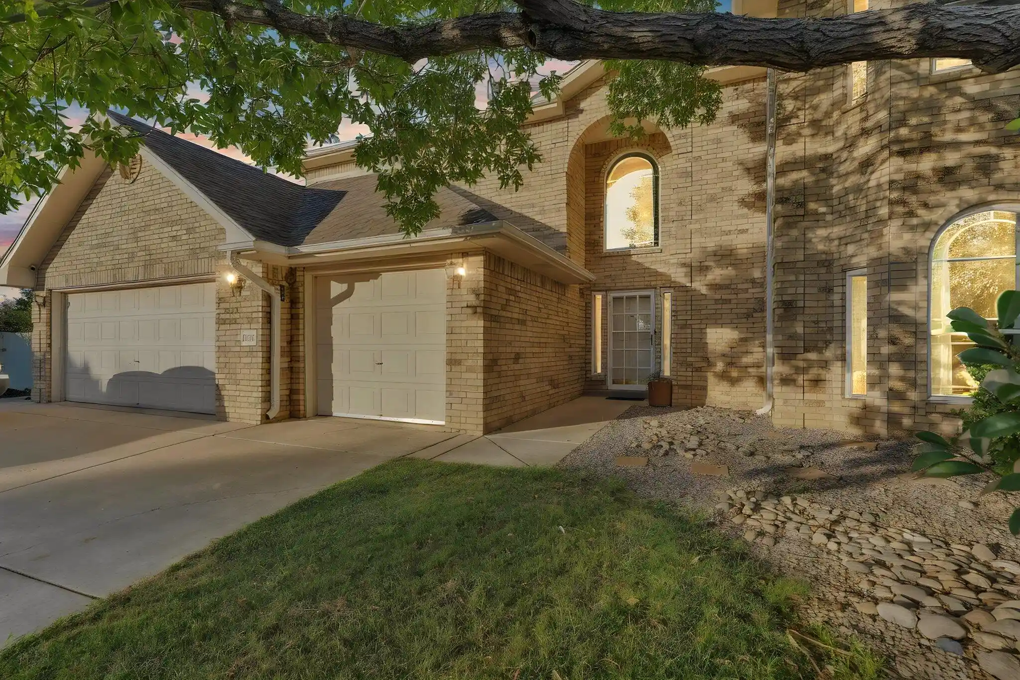 Photo 1 of Sale Pending at 1004 Chiricahua Ct Se, Albuquerque, NM 87123 | MLS# 1110759 | Listing updated on 2026-10-21