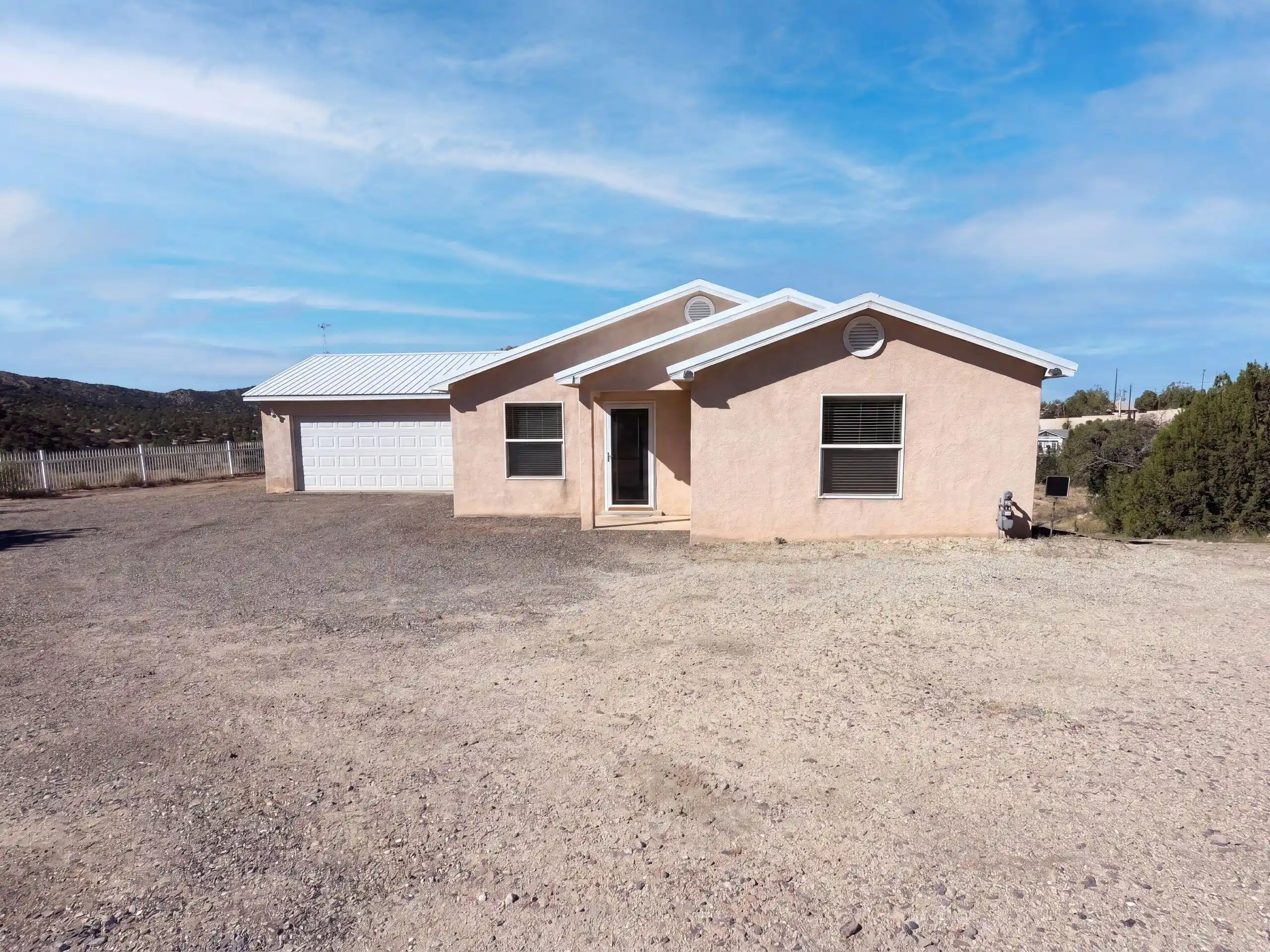 Photo 1 of Single family home for sale at 4 Antique Ln Se, Albuquerque, NM 87123 | MLS# 1110963 | Listing updated on 2026-10-21