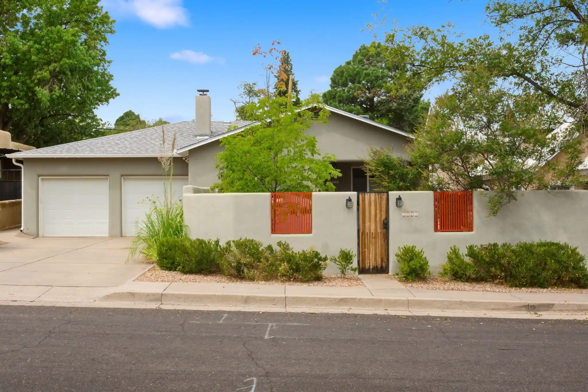 Photo 1 of Sale Pending at 1009 Adams St Se, Albuquerque, NM 87108 | MLS# 1111087 | Listing updated on 2026-10-21