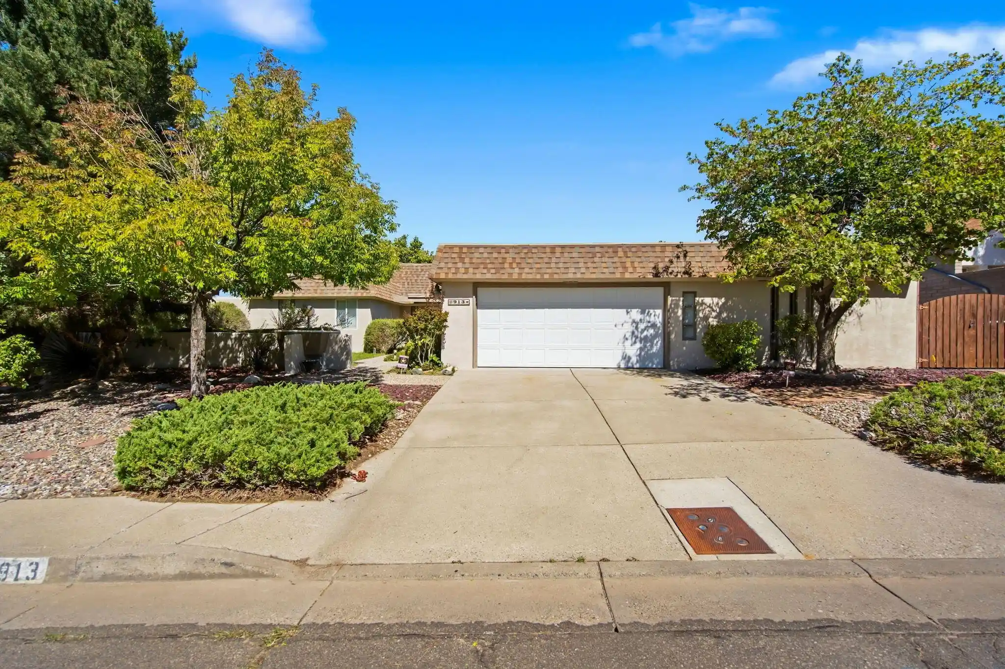 Photo 1 of Single family home for sale at 913 Santa Ana Ave Se, Albuquerque, NM 87123 | MLS# 1111397 | Listing updated on 2026-10-21