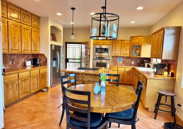 Photo 2 of Single family home for sale at 1813 Calle Barbarita Nw, Albuquerque, NM 87107 | MLS# 1111501 | Listing updated on 2026-09-25