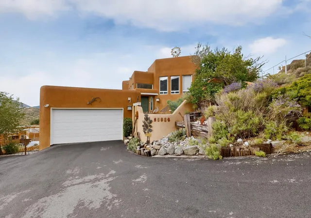 Photo 2 of Sale Pending at 14516 Sierra Ct Ne, Albuquerque, NM 87123 | MLS# 1111553 | Listing updated on 2026-10-05