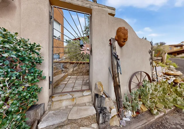 Photo 3 of Sale Pending at 14516 Sierra Ct Ne, Albuquerque, NM 87123 | MLS# 1111553 | Listing updated on 2026-10-05