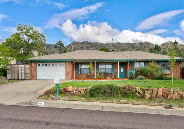 Photo 3 of Sale Pending at 528 Turner Dr Ne, Albuquerque, NM 87123 | MLS# 1111559 | Listing updated on 2026-10-07