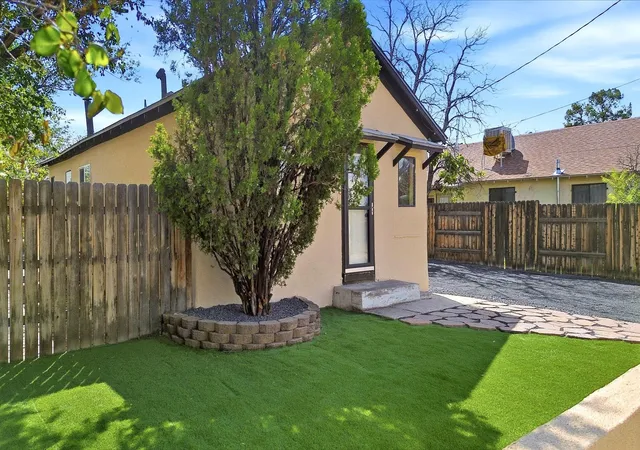 Photo 2 of Single family home for sale at 526 Apache Ave Nw, Albuquerque, NM 87102 | MLS# 1111588 | Listing updated on 2026-09-26