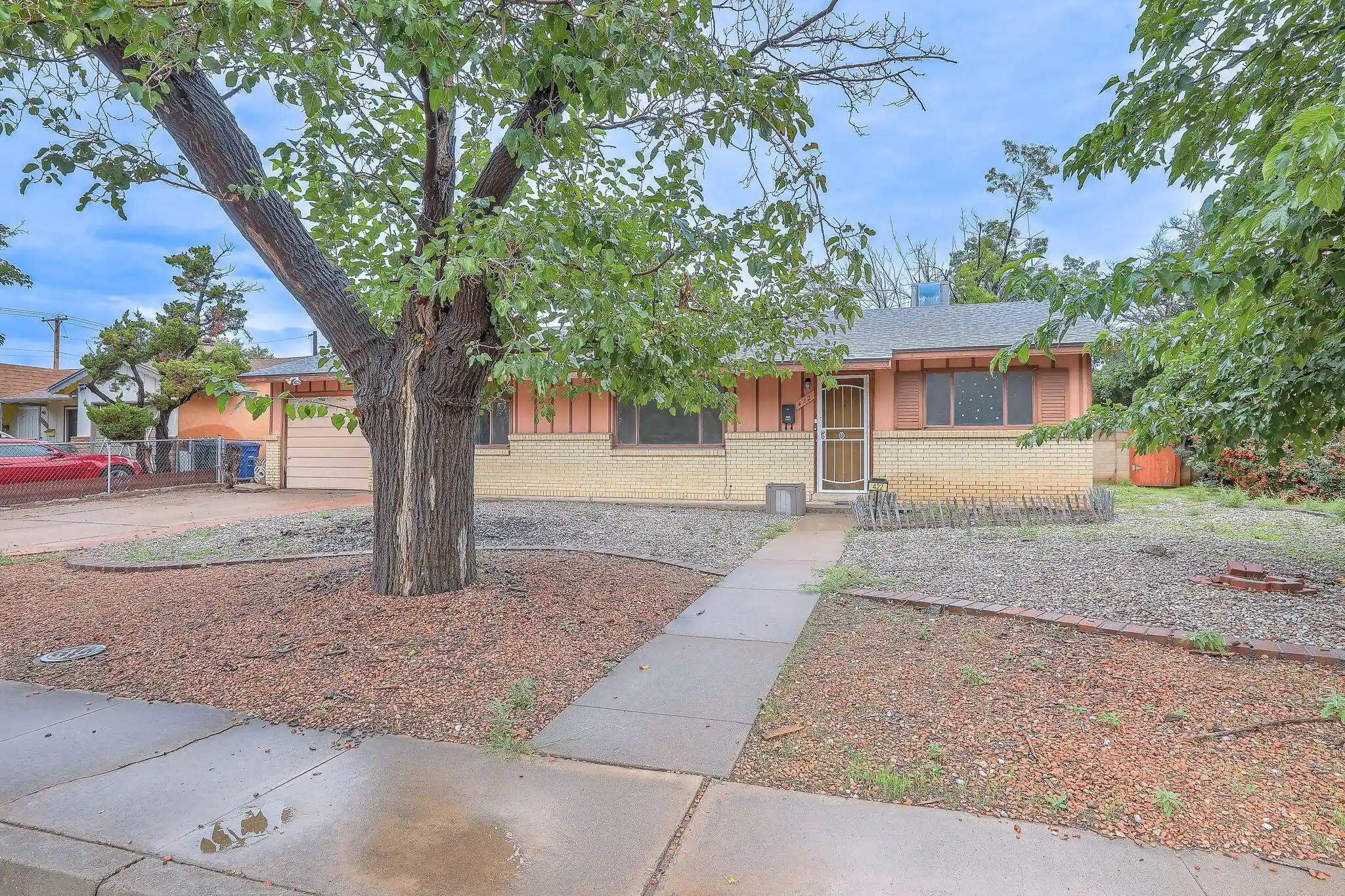 Photo 1 of Sale Pending at 422 Glorieta St Ne, Albuquerque, NM 87123 | MLS# 1111652 | Listing updated on 2026-10-21