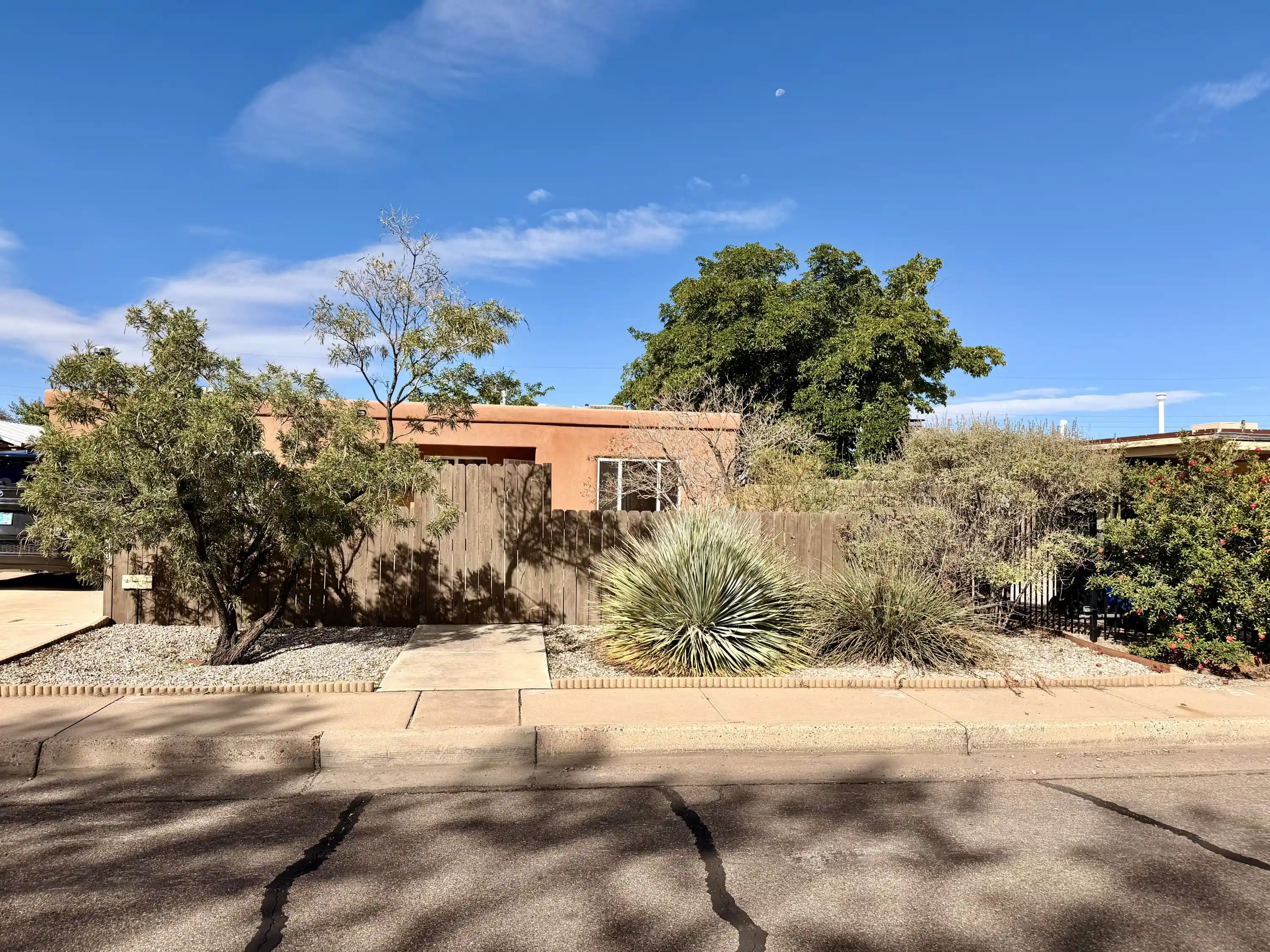 Photo 1 of Sale Pending at 2433 Valencia Dr Ne, Albuquerque, NM 87110 | MLS# 1111862 | Listing updated on 2026-10-21