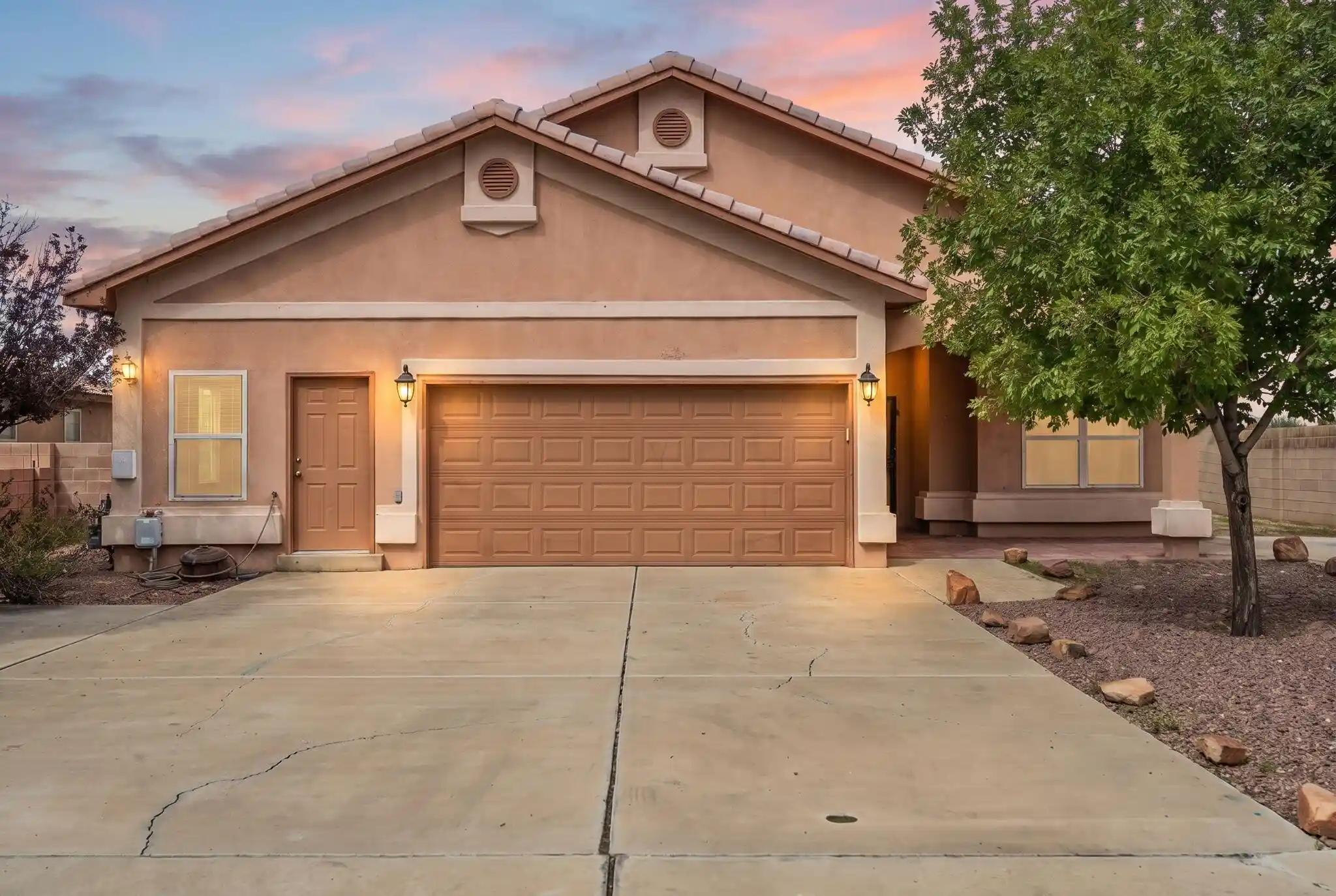 Photo 1 of Sale Pending at 2901 Don Pablito Pl Sw, Albuquerque, NM 87121 | MLS# 1111960 | Listing updated on 2026-10-21
