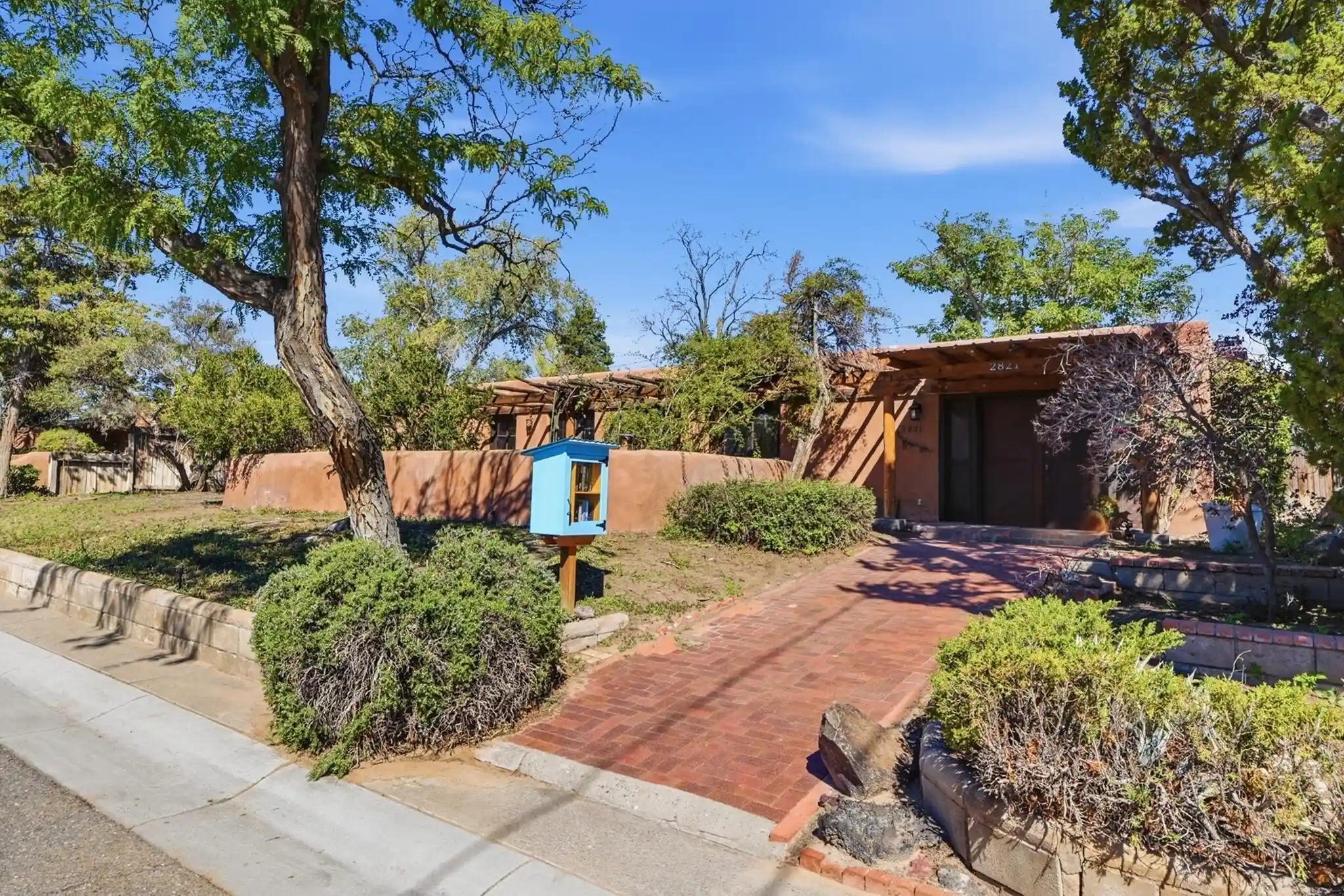 Photo 1 of Sale Pending at 2821 Rio Vista Ct Sw, Albuquerque, NM 87105 | MLS# 1112242 | Listing updated on 2026-10-21