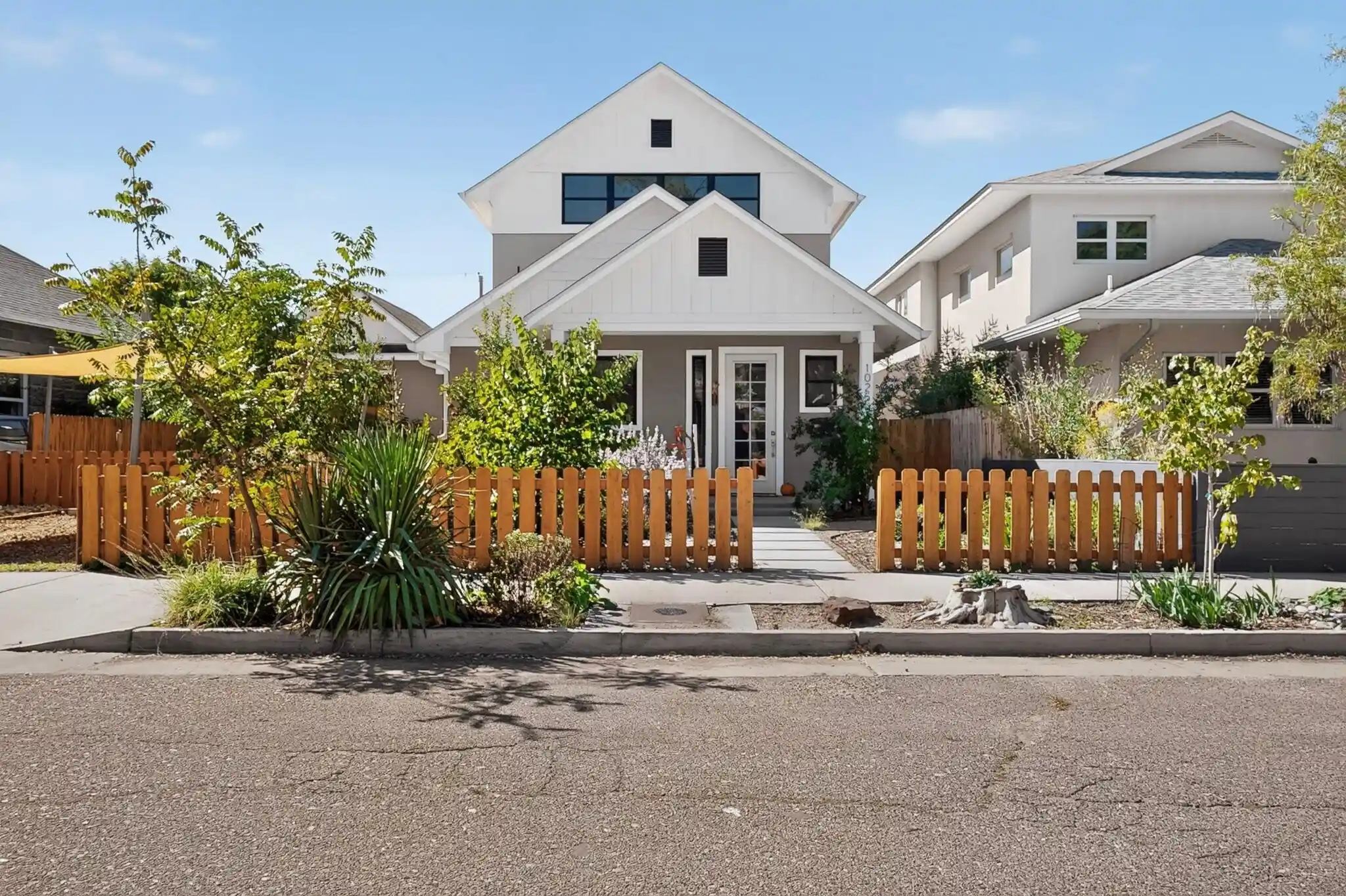 Photo 1 of Sale Pending at 1025 Forrester St Nw, Albuquerque, NM 87102 | MLS# 1112258 | Listing updated on 2026-10-21