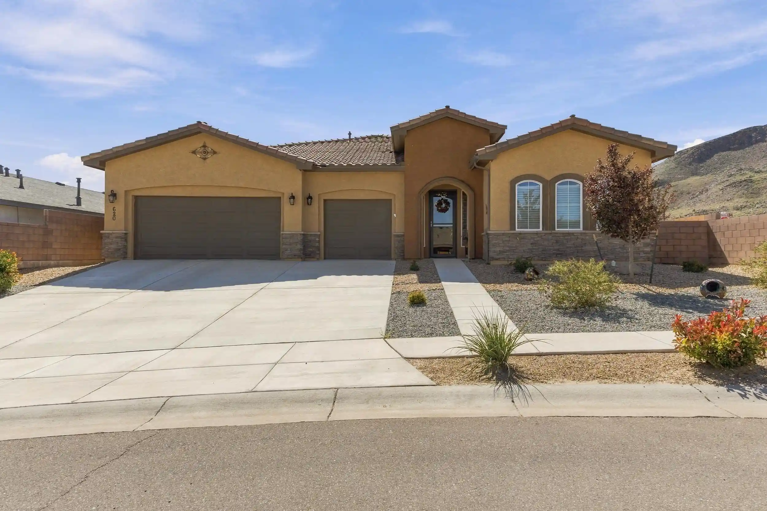 Photo 1 of Single family home for sale at 620 Rio Chama Cir Sw, Los Lunas, NM 87031 | MLS# 1112285 | Listing updated on 2026-10-21