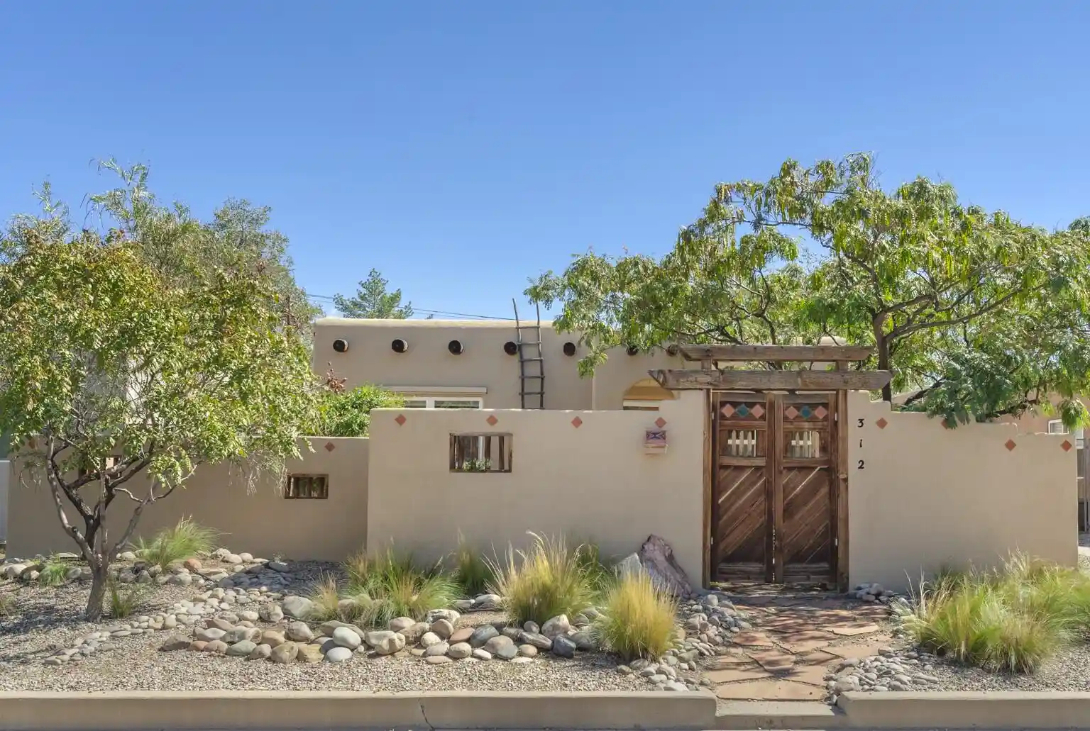 Photo 1 of Sale Pending at 312 Carlisle Blvd Ne, Albuquerque, NM 87106 | MLS# 1112312 | Listing updated on 2026-10-21