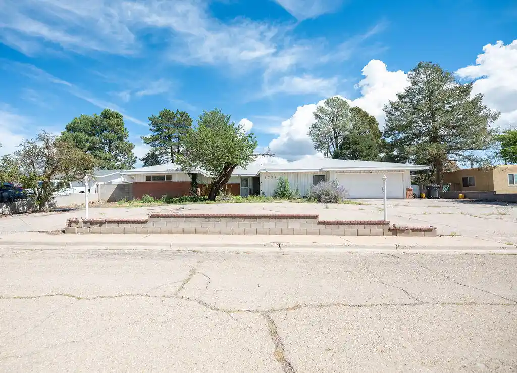 Photo 1 of Single family home for sale at 1721 Encino Ave, Grants, NM 87020 | MLS# 1112332 | Listing updated on 2026-10-21
