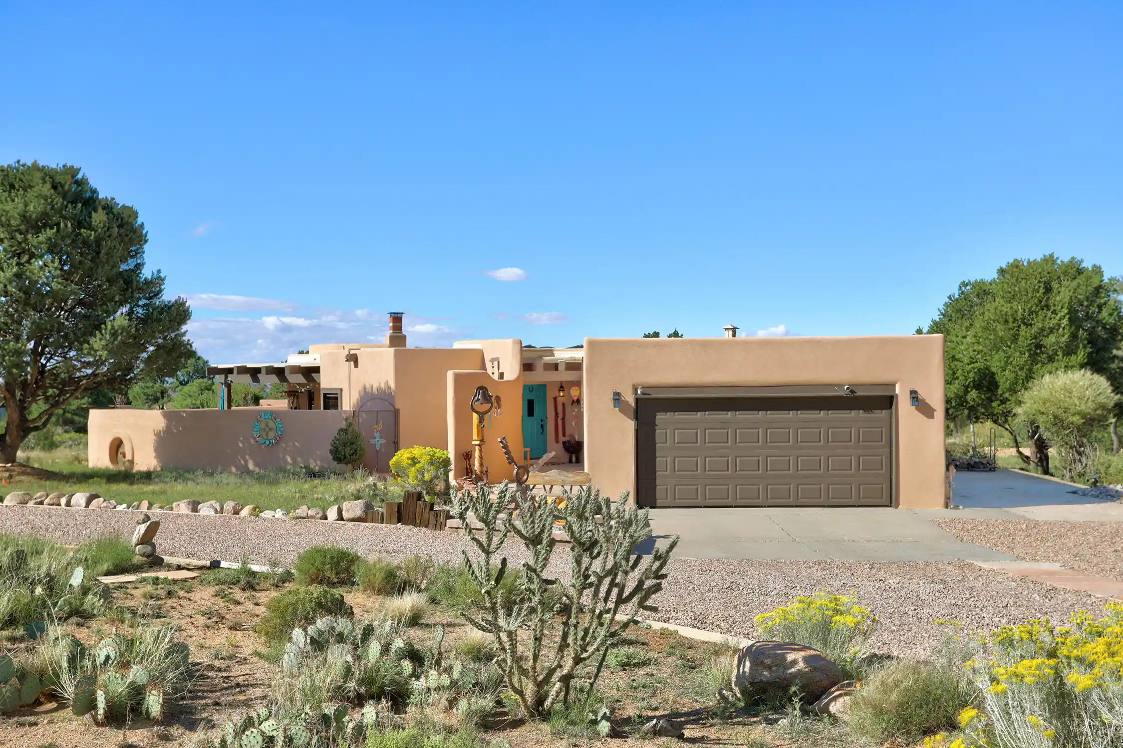 Photo 1 of Sale Pending at 981 Antelope Ave Ne, Albuquerque, NM 87122 | MLS# 1112390 | Listing updated on 2026-10-23