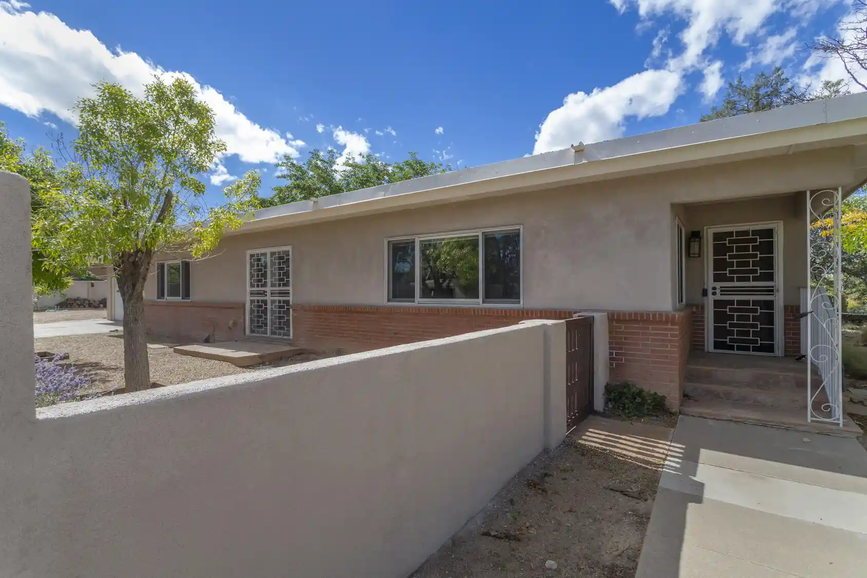 Photo 1 of Single family home for sale at 1621 Stanford Dr Ne, Albuquerque, NM 87106 | MLS# 1112505 | Listing updated on 2026-10-23