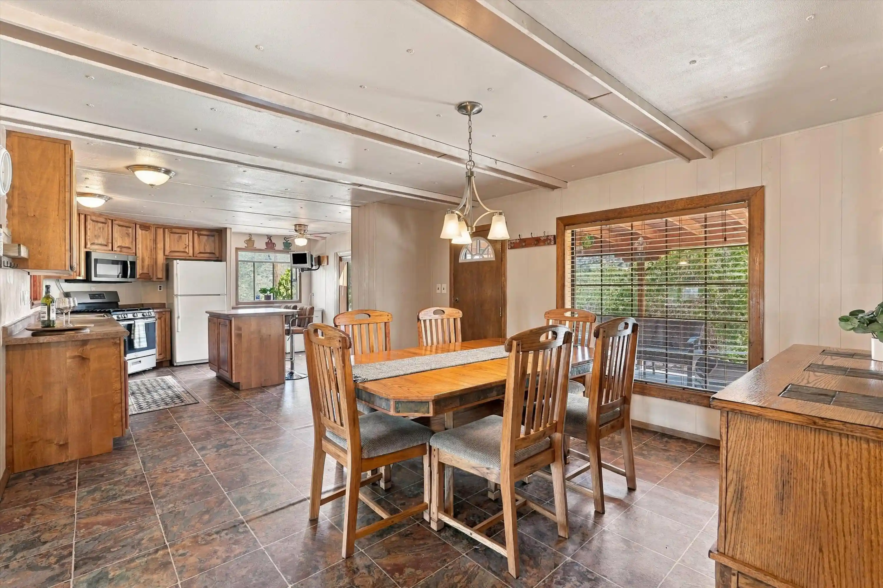 Photo 1 of Manufactured home for sale at 16932 E I 40 Frontage Rd Se, Albuquerque, NM 87123 | MLS# 1112527 | Listing updated on 2026-10-21