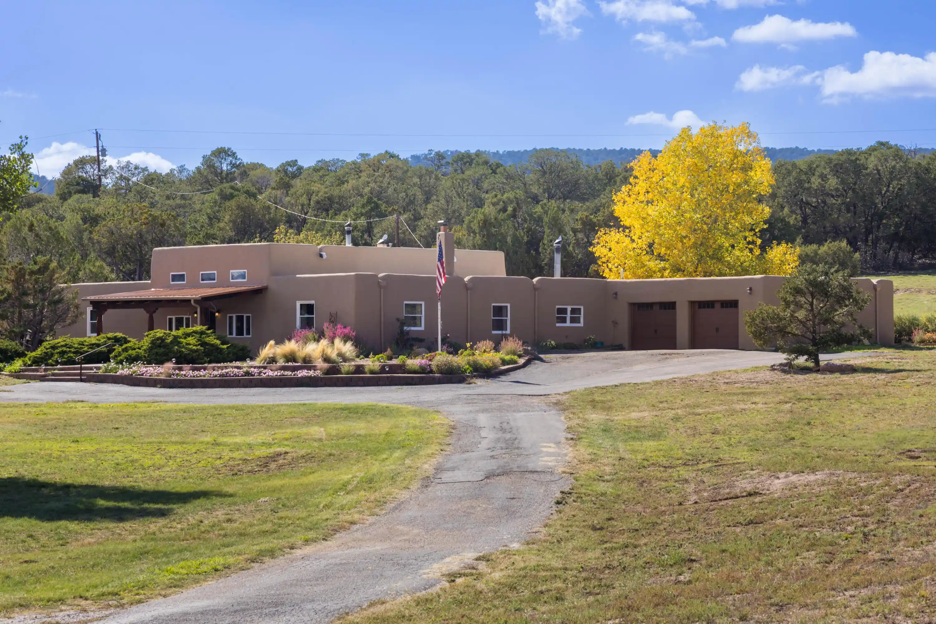 Photo 1 of Single family home for sale at 21 Alta Vista Rd, Tijeras, NM 87059 | MLS# 1112528 | Listing updated on 2026-10-24