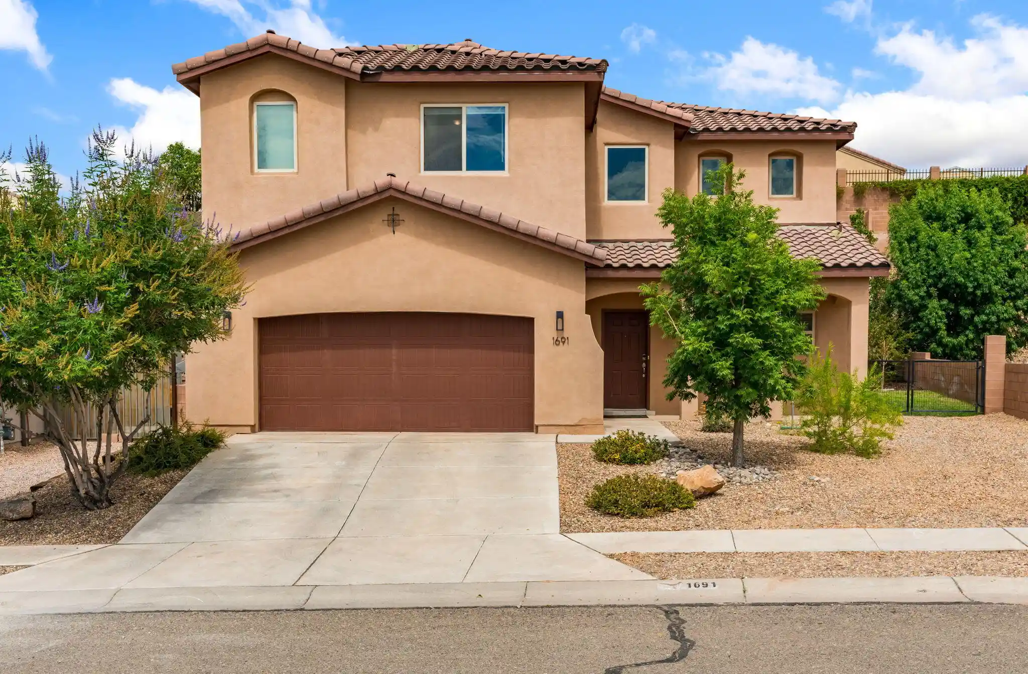 Photo 1 of Single family home for sale at 1691 Camino Corona Sw, Los Lunas, NM 87031 | MLS# 1112511 | Listing updated on 2026-10-21
