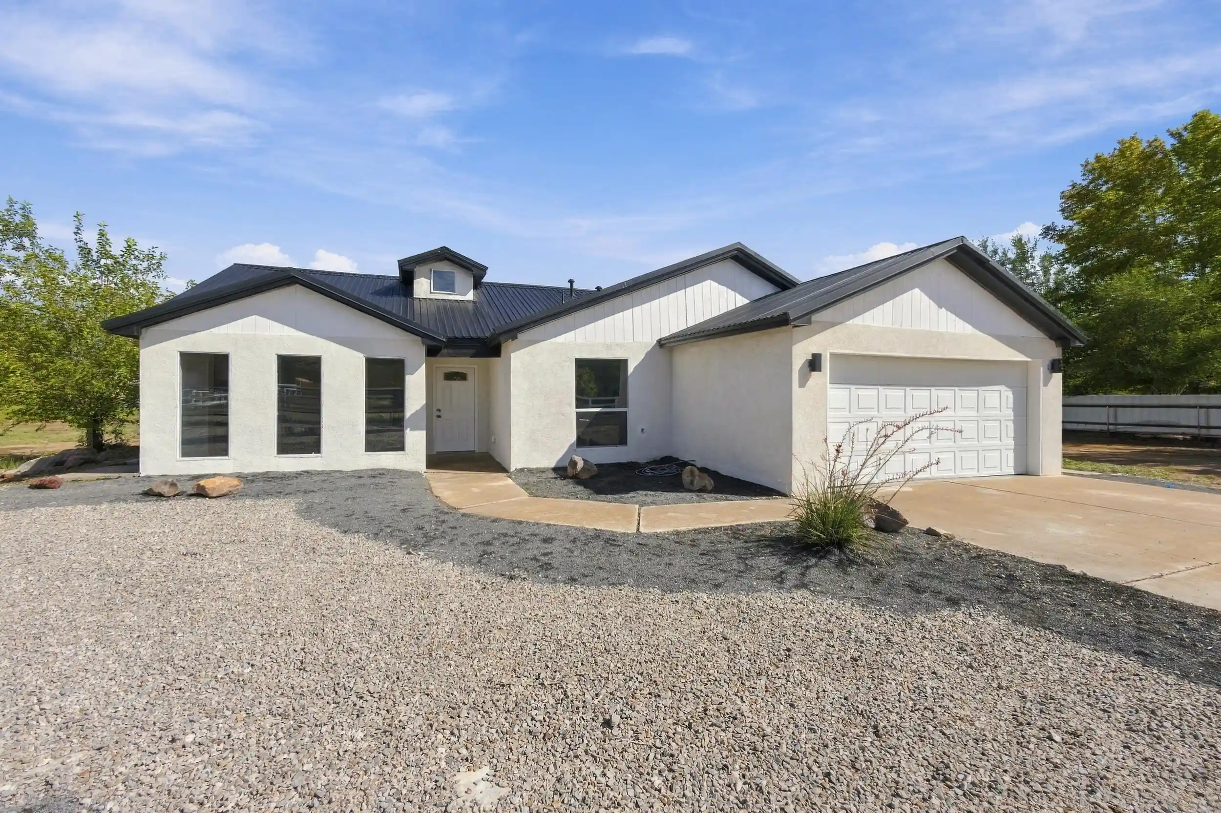 Photo 1 of Single family home for sale at 15 Omar Rd, Los Lunas, NM 87031 | MLS# 1112629 | Listing updated on 2026-10-21