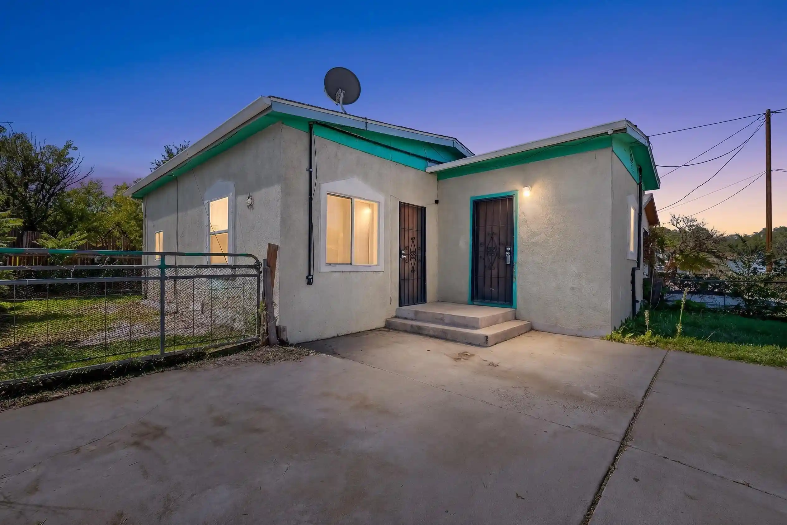 Photo 1 of Single family home for sale at 1110 Santa Fe Ave Sw, Albuquerque, NM 87102 | MLS# 1112728 | Listing updated on 2026-10-21