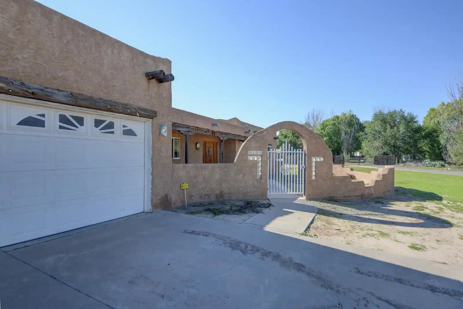 Photo 1 of Single family home for sale at 18 Omar Rd, Los Lunas, NM 87031 | MLS# 1112749 | Listing updated on 2026-10-22