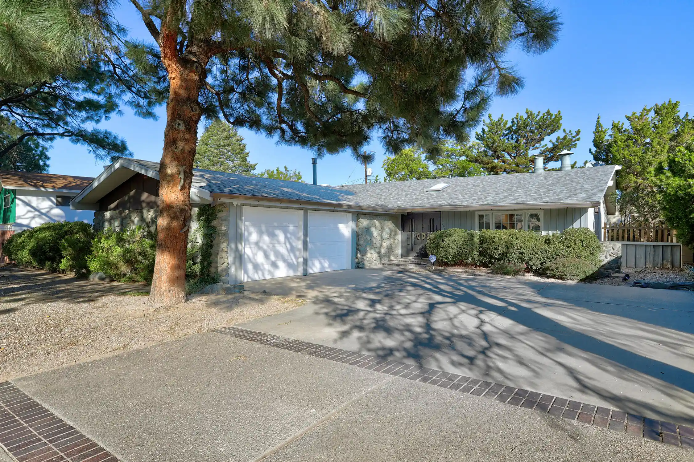 Photo 1 of Sale Pending at 7009 Ottawa Rd Ne, Albuquerque, NM 87110 | MLS# 1112807 | Listing updated on 2026-10-25