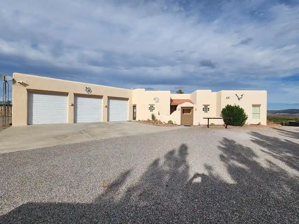 Photo 1 of Single family home for sale at 10 Underwood Blvd, Elephant Butte, NM 87935 | MLS# 1112729 | Listing updated on 2026-10-21