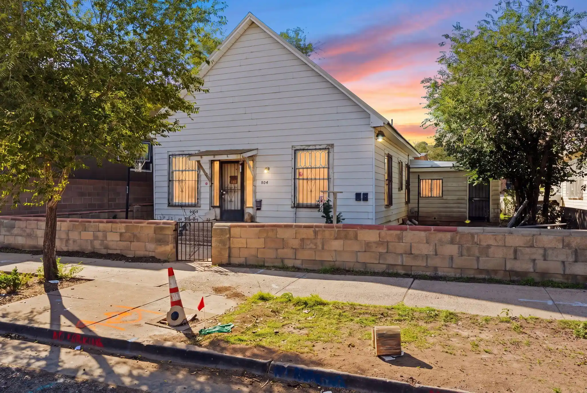 Photo 1 of Single family home for sale at 504 Marble Ave Nw, Albuquerque, NM 87102 | MLS# 1112978 | Listing updated on 2026-10-24
