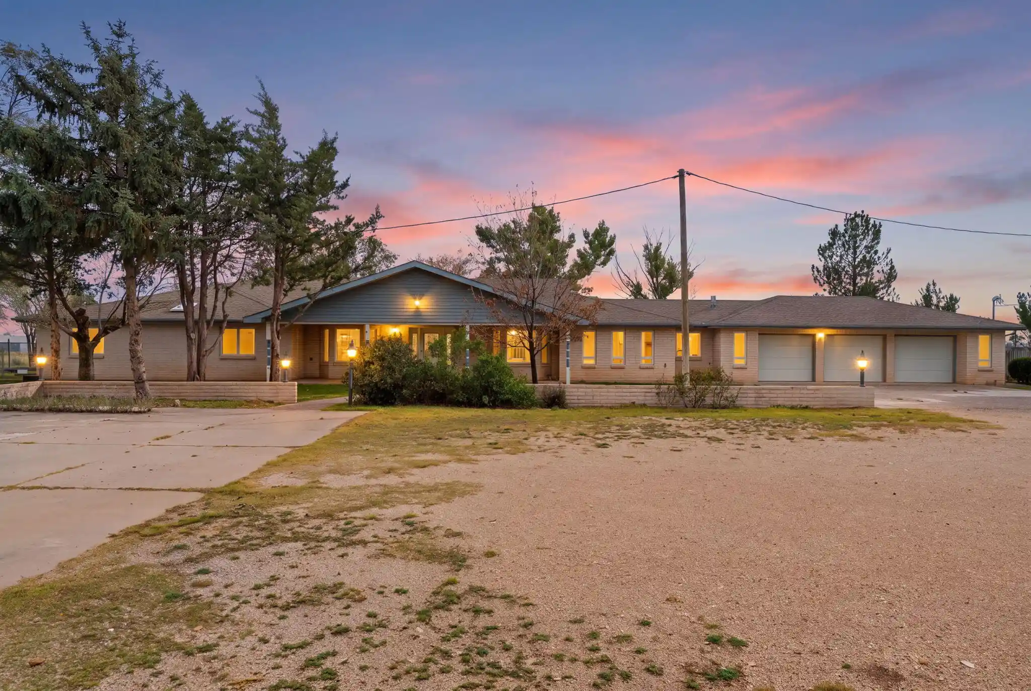 Single family home for sale at 15 Echo Ridge Rd, Moriarty, NM 87035 | MLS# 1113008