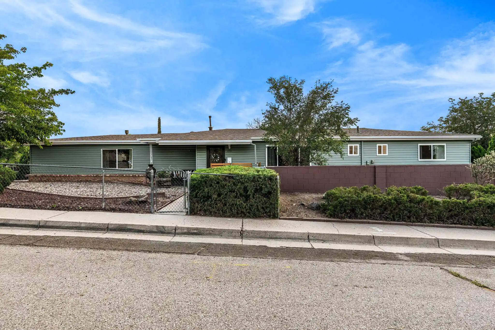Photo 1 of Sale Pending at 1701 Vassar Dr Se, Albuquerque, NM 87106 | MLS# 1113028 | Listing updated on 2026-10-29