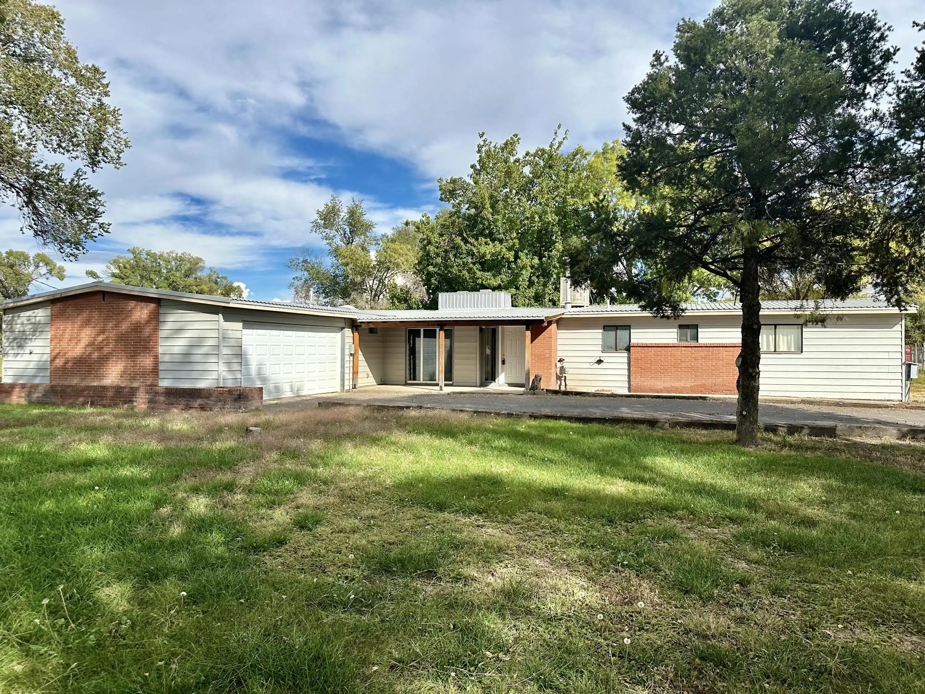 Photo 1 of Single family home for sale at 930 W Bosque Loop, Bosque Farms, NM 87068 | MLS# 1113120 | Listing updated on 2026-10-28