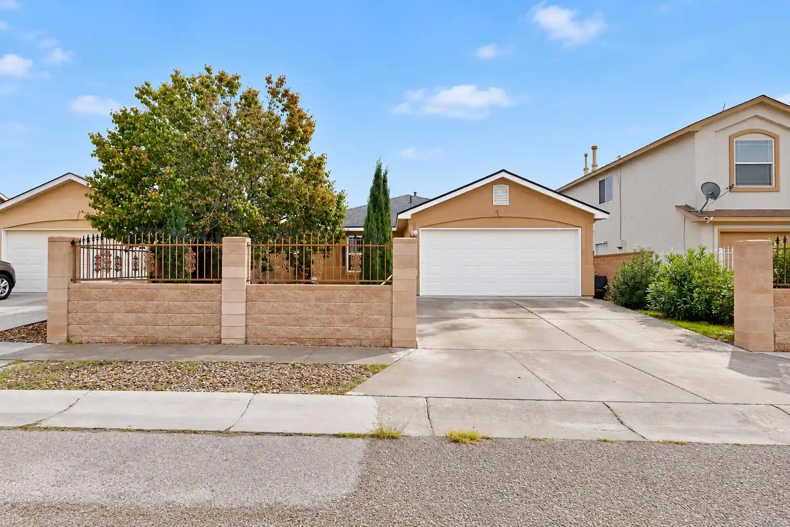 Photo 1 of Single family home for sale at 636 Escavada St Sw, Albuquerque, NM 87105 | MLS# 1113164 | Listing updated on 2026-10-28