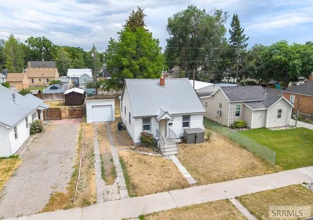 Photo 2 of Single family home for sale at 261 E 15th Street, Idaho Falls, ID 83404 | MLS# 2187823 | Listing updated on 2026-09-08