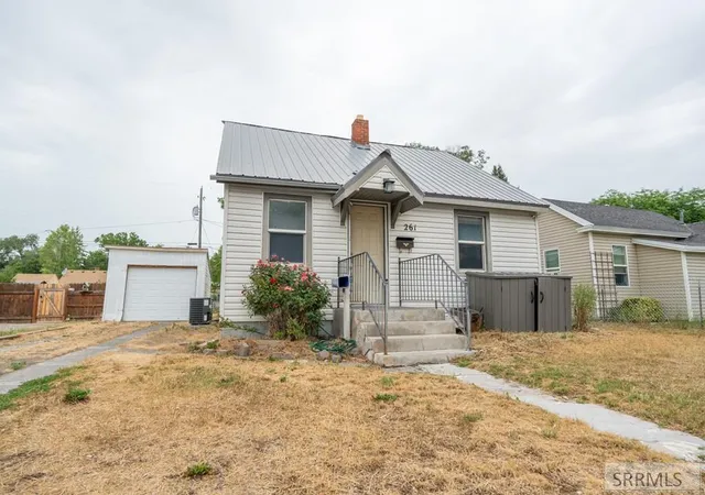 Photo 4 of Single family home for sale at 261 E 15Th Street, Idaho Falls, ID 83404 | MLS# 2187823 | Listing updated on 2026-09-08
