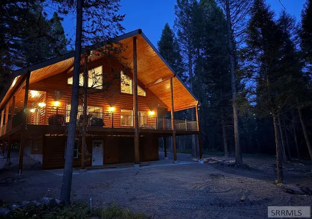 Homes for sale in Island Park, ID | 4146 Sugar Pine Dr, Island Park, ID 83429 | MLS# 2186407