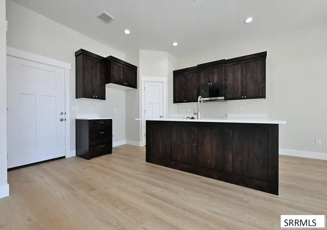 Photo 3 of Single family home for sale at 6880 Bronson Dr, Idaho Falls, ID 83402 | MLS# 2188666 | Listing updated on 2026-08-31