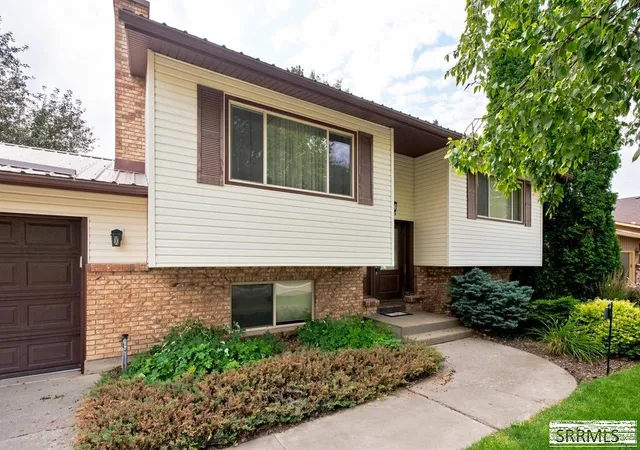 Photo 3 of Sale Pending at 2323 Westcliff Dr, Idaho Falls, ID 83402 | MLS# 2188550 | Listing updated on 2026-09-08