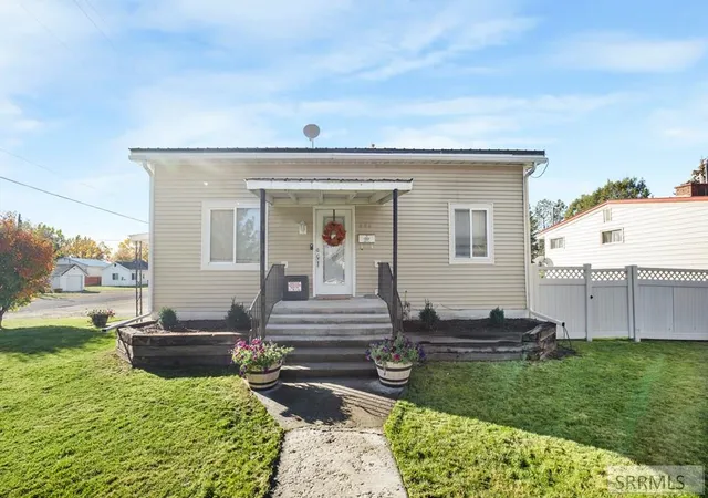 Homes for sale in St Anthony, ID | 406 N 2nd W, St Anthony, ID 83445 | MLS# 2187294