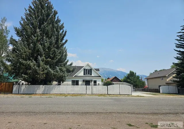 Photo 3 of Single family home for sale at 212 Pine Street, Mackay, ID 83251 | MLS# 2188247 | Listing updated on 2026-09-18